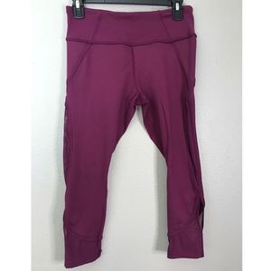 Cropped leggings with mesh/cutout detail